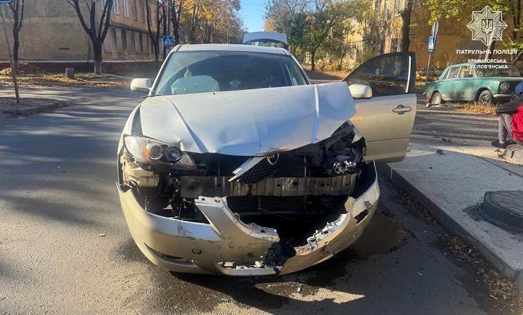 У Краматорську Ваз 2101 зіткнувся з Mazda 3