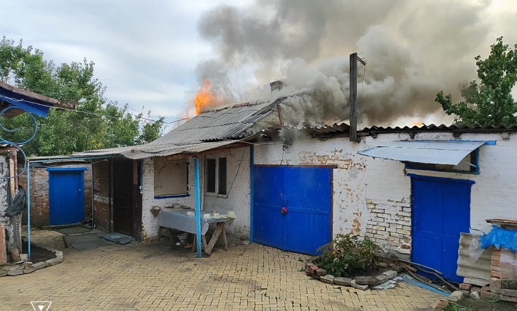 Пожежа у Слов’янську: чоловік отримав опіки, вогонь вдалося зупинити