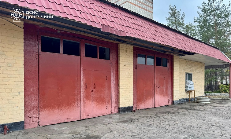 Нічний обстріл Щурового: пошкоджено пожежне депо