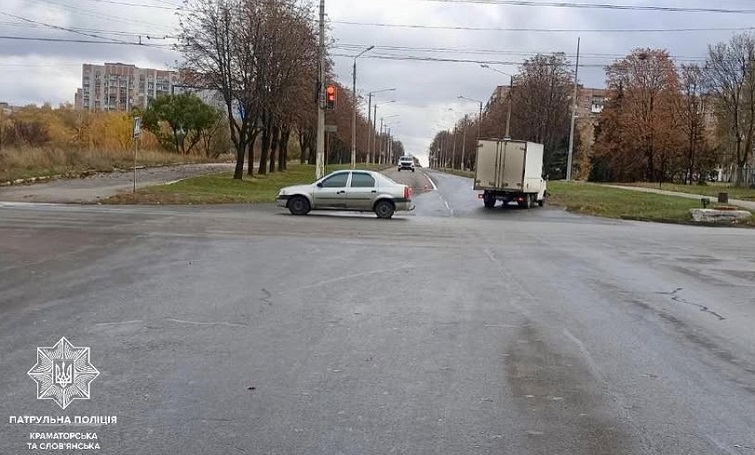 ДТП у Краматорську: зіткнулися вантажівка та Dacia Logan