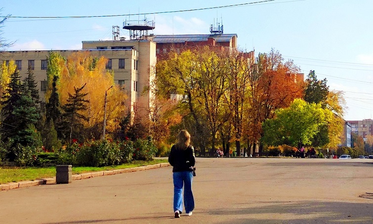 Осінь, що живе в пам’яті: фотопрогулянка вулицями Слов’янська