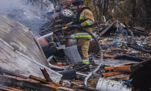 Пожежа й руйнування у Слов’янську після вчорашньої ворожої атаки (Фото)