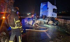 У центрі Краматорська після ДТП на дорогу вилилося пальне — рятувальники запобігли займанню