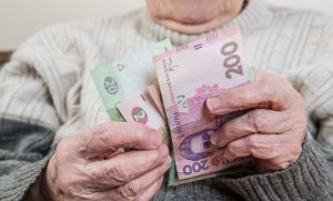 Пенсіонери, які перебувають за межами України, можуть втратити пенсію, якщо не пройдуть фізичну ідентифікацію