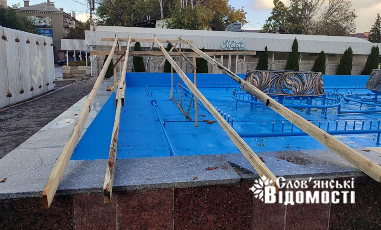 Консервація фонтану у Слов’янську: МВА роз’яснила мету дерев’яного накриття