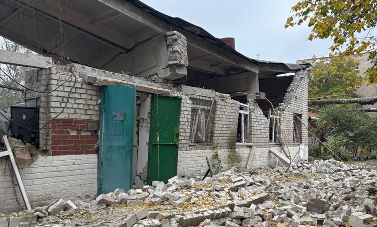 Троє загиблих, 11 поранених, 59 пошкоджених цивільних об’єктів – наслідки атак росії на Донеччину