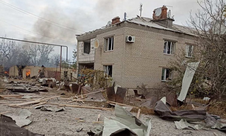 18 зруйнованих цивільних об’єктів, двоє загиблих, троє поранених – наслідки російських обстрілів Донеччини