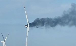 Росіяни вранці вдарили по вітряній турбіні біля Краматорська