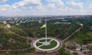 У Краматорську російський дрон намагався збити український прапор