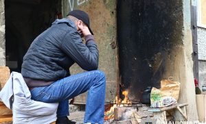 Попри холод, мешканці прифронтових громад Донеччини разом з дітьми відмовляються евакуюватися