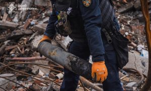 Робота на межі ризику: піротехніки крок за кроком очищують Донеччину