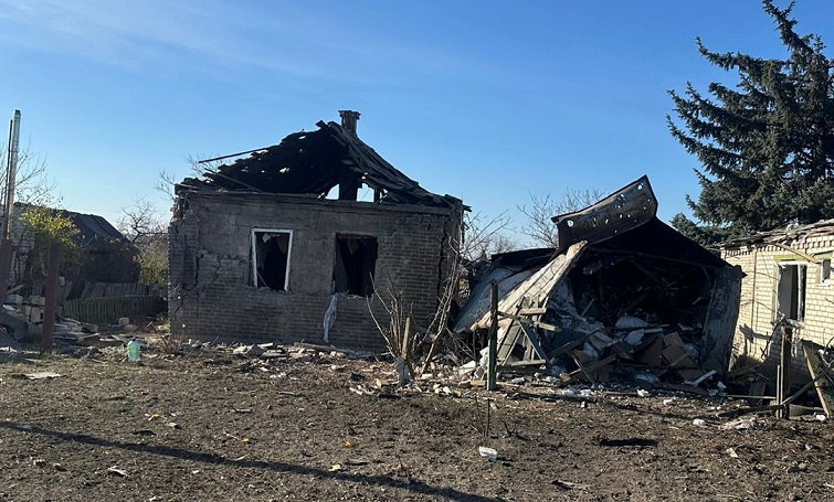 Сорок обстрілів за добу: нові втрати та руйнування на Донеччині