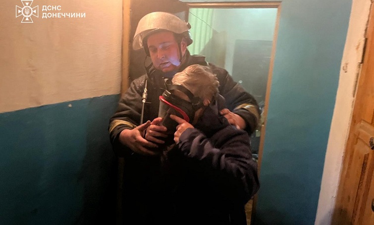 Літню жінку врятовано під час пожежі у Краматорському районі