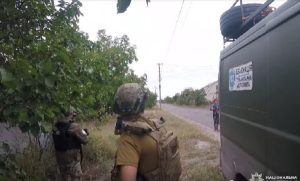 Поліцейські «Білий янгол» евакуювали жителів прифронтової Лиманщини