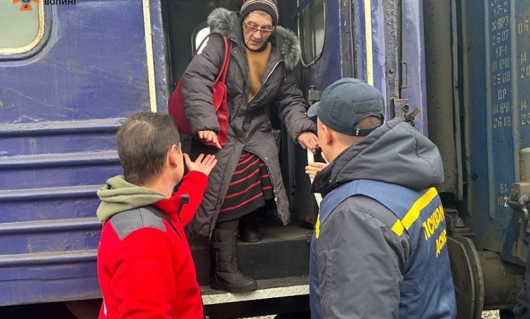 Понад 198 тисяч людей залишаються у прифронтових громадах Донеччини