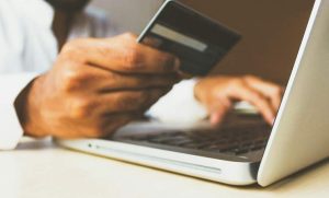 Шахраї обіцяють «держвиплати»: українців закликають бути обережними