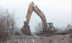 Смерть гіганта: екскаватори добивають рештки продукції та самого “Слов’янського заводу високовольтних ізоляторів”