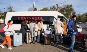 Дрони й обстріли ускладнюють вивезення людей із прифронтових міст