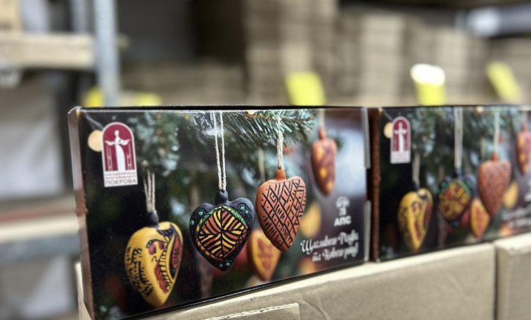 Отримати можна — дізнатися важко: офіційно у Святогірську працює понад десяток гуманітарних організацій, фактично — тиша