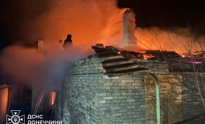 У Краматорську рятувальники гасили пожежі після обстрілів та побутові