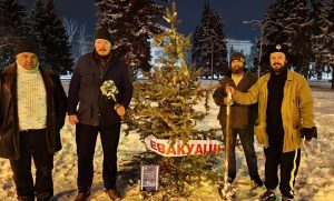 У центрі Краматорська висадили ялинку пам’яті загиблих волонтерів (Фото)