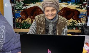 У 78 років грає в Metro та заохочує до цього інших переселенок: історія геймерки з Донеччини