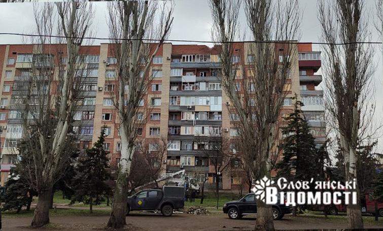 У Слов’янську внаслідок нічного обстрілу постраждала дев’ятиповерхівка (Фото)