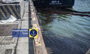 Черговий екоцид росіян: нафтова пляма з Маріупольського порту вийшла у відкрите море