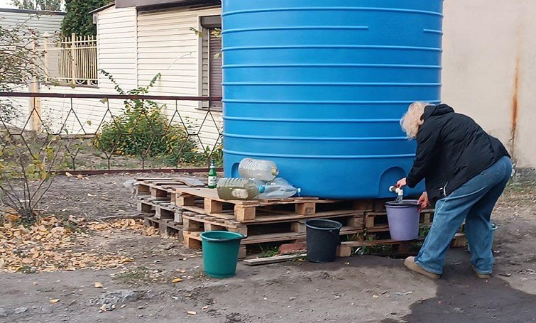 В одному з районів окупованого Донецька води в кранах немає вже три тижні