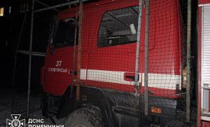 У Дружківці дрон поцілив у рятувальників: четверо поранених, пошкоджений спецавтомобіль