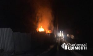 У Краматорську через обстріл загорівся житловий будинок (Відео)