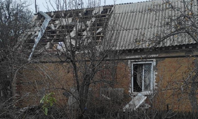 Росія продовжує бити “геранями” та КАБами” по містах Донеччини та все частіше застосовує FPV-дрони: ситуація з обстрілами минулої доби