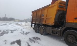 На Донеччині ожеледиця: дорожні служби працюють цілодобово, автошляхи залишаються відкритими