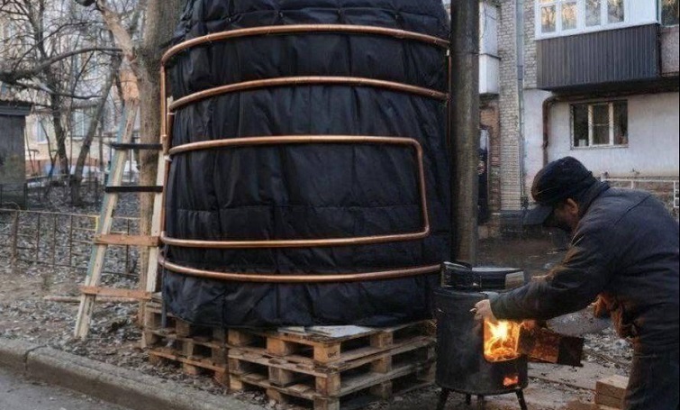 У 21 столітті в Донецьку вода подається не у крани жителів міста, а у бочках “з підігрівом”