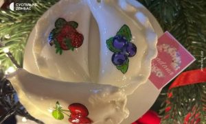 Майстриня зі Слов’янська робить ялинкові прикраси у формі вареників та будиночків з написами міст Донбасу