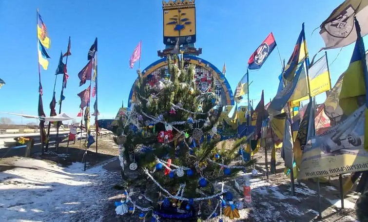 На Донеччині новорічні ялинки є тільки у Слов’янську та біля стели області