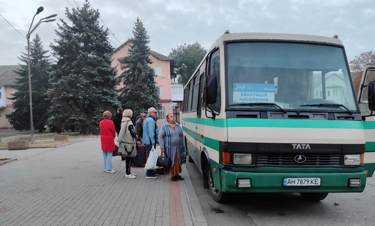 Евакуація на Донеччині ускладнюється: росіяни все частіше застосовують проти евакуаційних авто FPV‑дрони