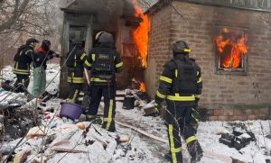 У Краматорську рятувальники загасили пожежу в житловому будинку, власник врятувався