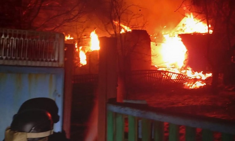 У Краматорському районі рятувальники за добу ліквідували чотири пожежі після атак і побутових загорянь