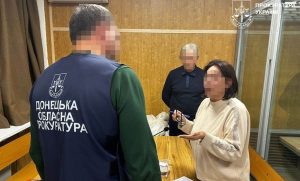 Директорка дитсадка в «днр» приїхала з окупованої Макіївки оформити українську пенсію та закордонний паспорт: її затримали в Києві