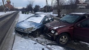 У Краматорську поліція розшукує водія вантажівки, причетного до ДТП на вулиці Центральній