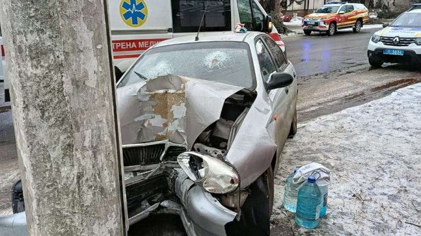 У Слов’янську рятувальники деблокували водійку з пошкодженого авто
