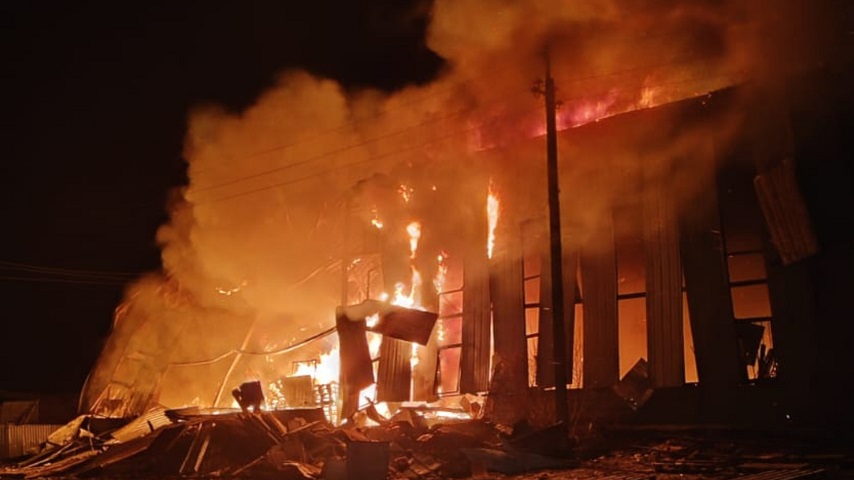 У Слов’янську після ворожого удару вигорів ангар площею 1500 кв. м (Фото)