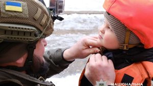 З прифронтової Миколаївки евакуювали п’ятьох дітей