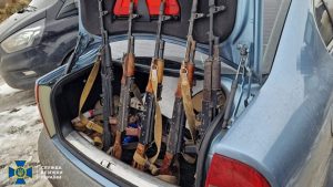 У Краматорському районі затримали двох військових за спробу продажу трофейної зброї