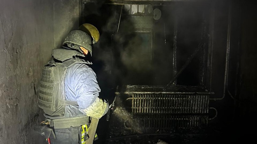 У Краматорську пожежа в багатоповерхівці повністю знищила квартиру