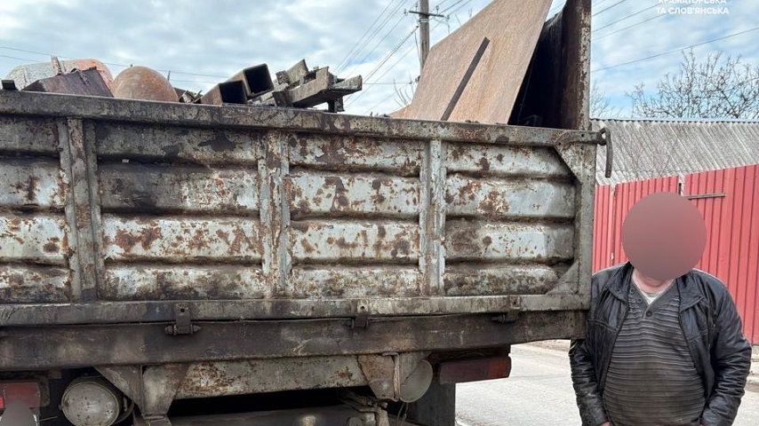 У Краматорську зупинили вантажівку з металобрухтом без документів