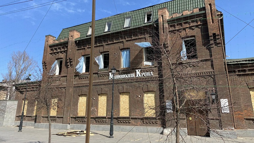 Життя поблизу фронту: у Слов’янську все більше руйнувань (Фото)