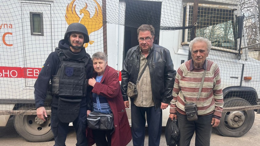 Зі Святогірська та Дружківки вивезли 12 людей