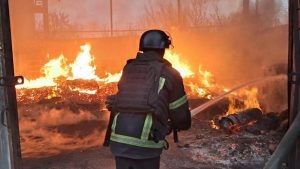 У Біленькому виникла пожежа у житловому будинку, у Слов’янську горів автомобіль та гараж